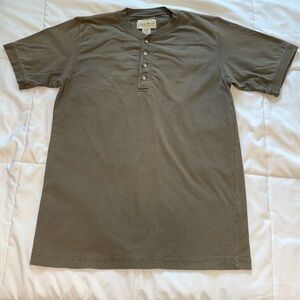 Eddie Bauer Henley T-shirt in olive. Men's S. 100% cotton. Like new condition.